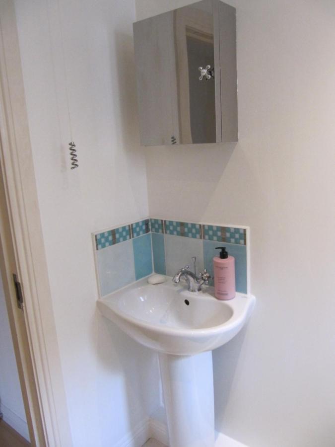 Cozy Off Road 2 Bedroom Cottage Apartment With Free Wi-Fi And Private Parking Glasgow Exteriör bild